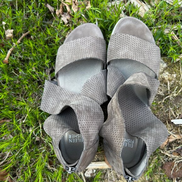 Eileen Fisher Viv Perforated Nubuck Wedge Sandals, size 8.5 - Picture 3 of 7